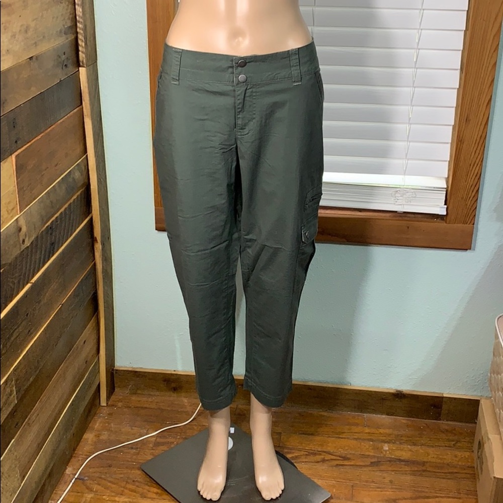NWOT Columbia Army Green Omni-Shade Capris Size 14
